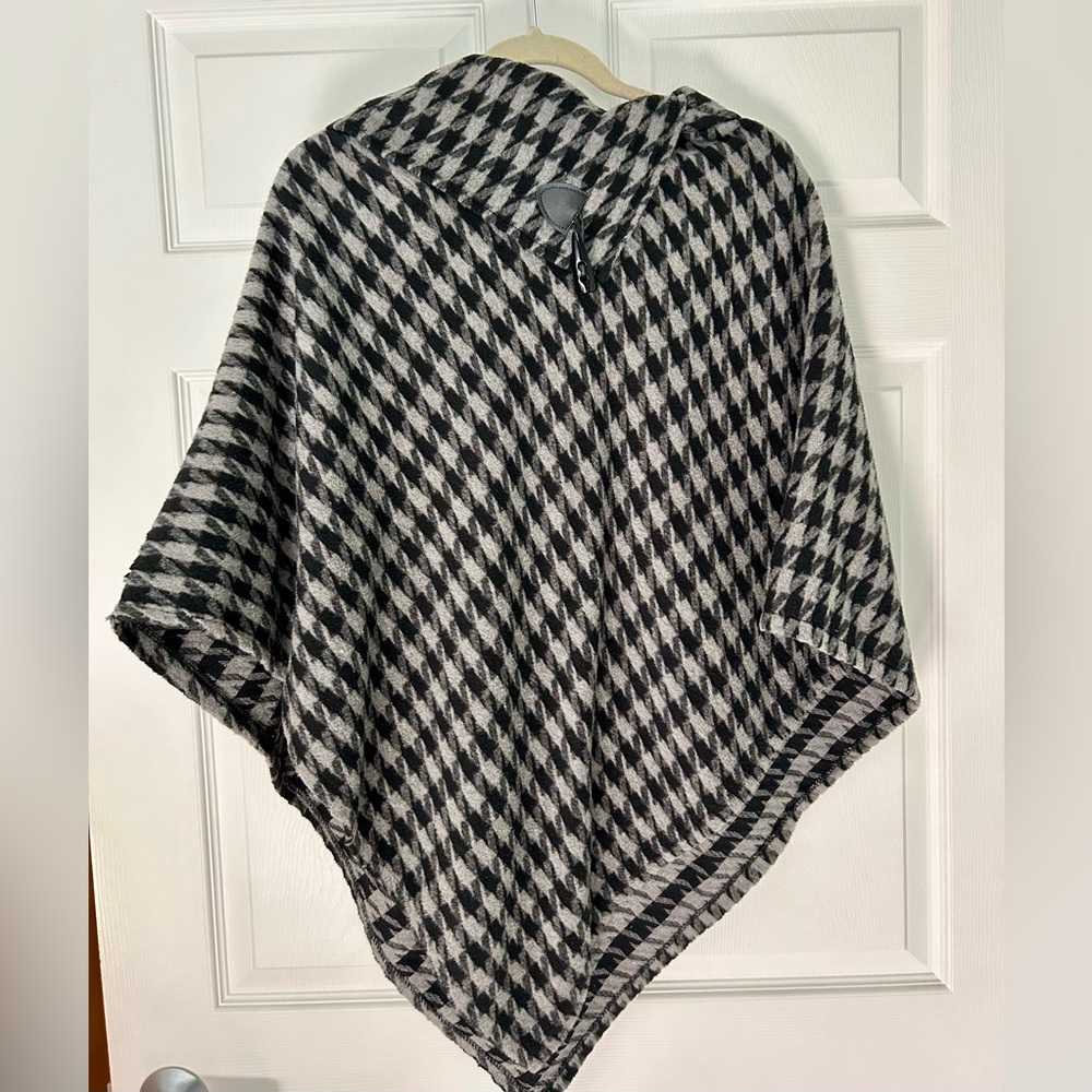 Black and White Houndstooth Poncho